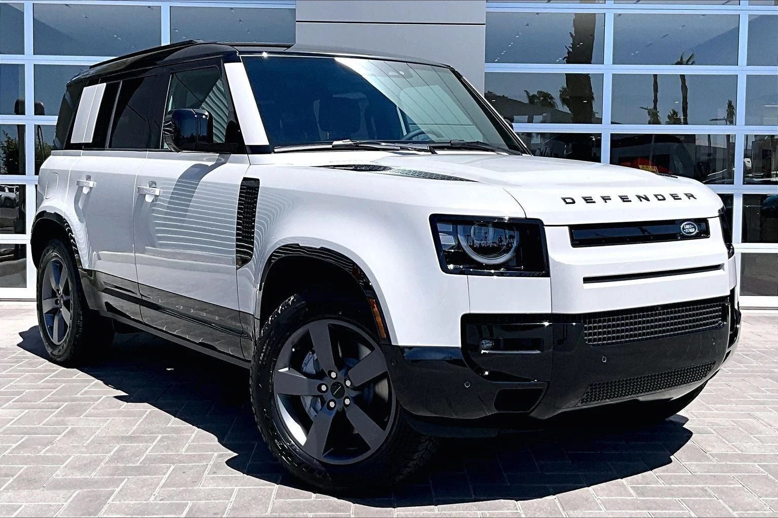 2026 Land Rover Defender 110 X-Dynamic SE (L663), 2/14