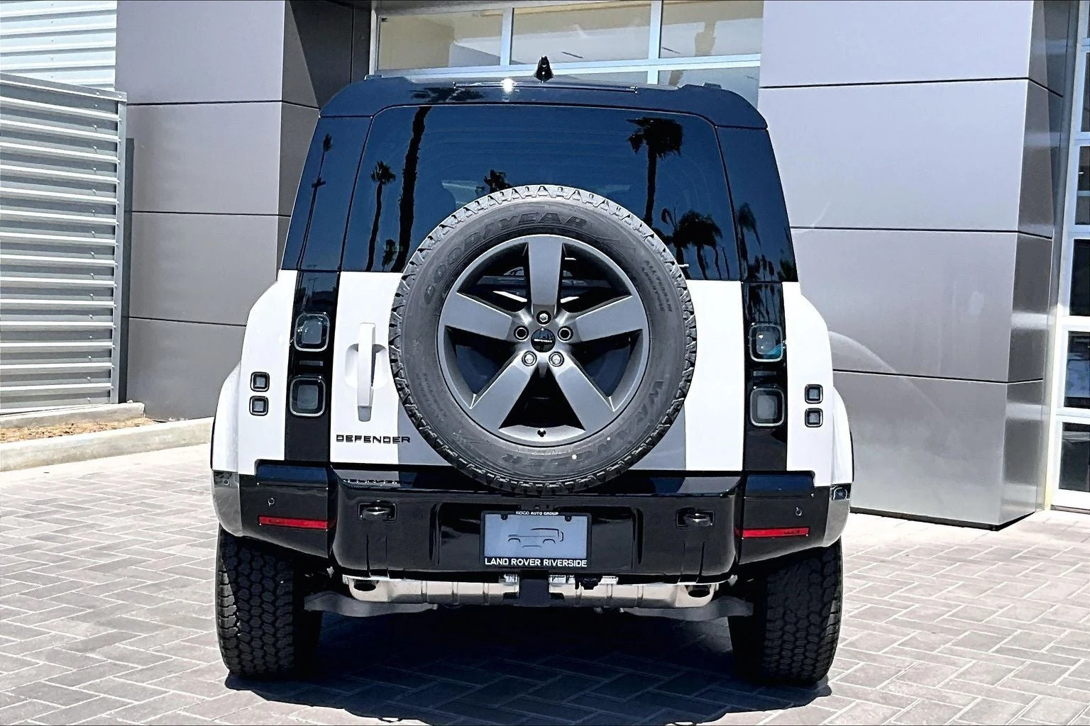 2026 Land Rover Defender 110 X-Dynamic SE (L663), 4/14