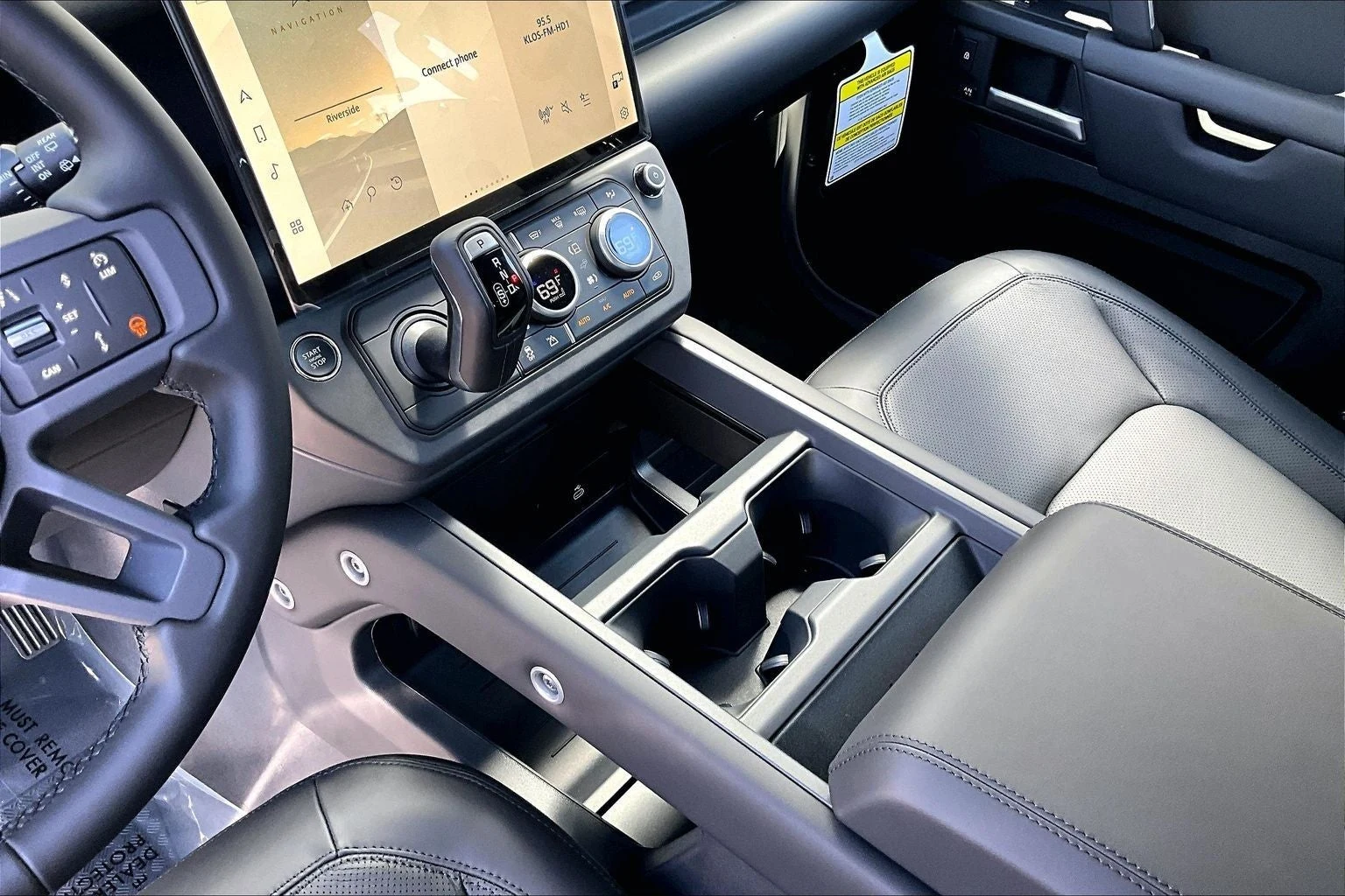 2026 Land Rover Defender 110 X-Dynamic SE (L663), 8/14