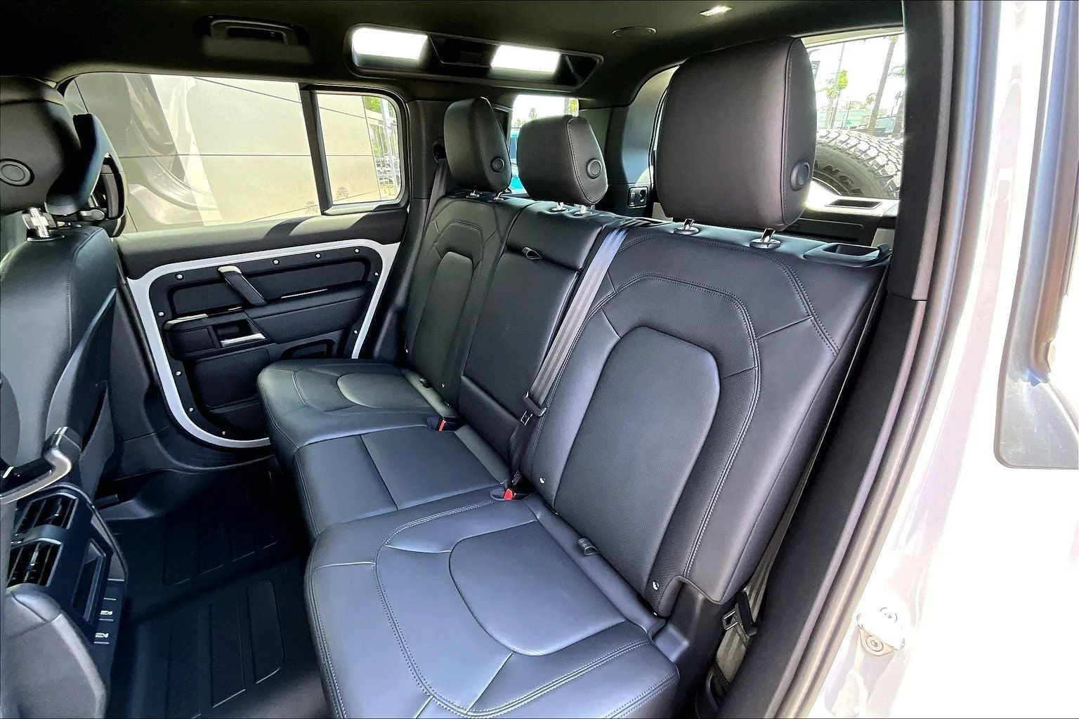 2026 Land Rover Defender 110 X-Dynamic SE (L663), 10/14