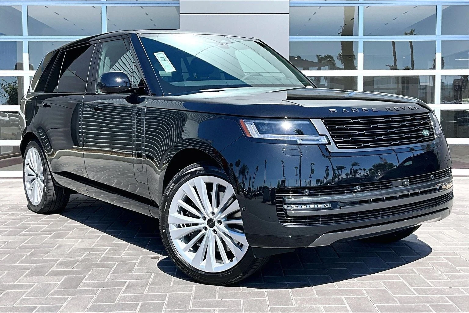 2026 Land Rover Range Rover SE LWB (L460), 2/15
