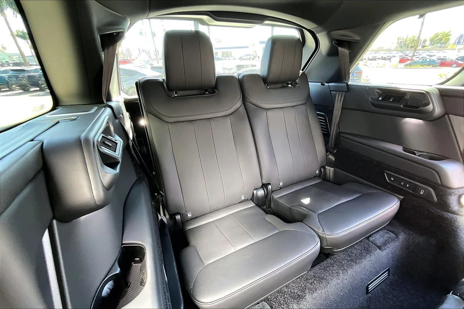 2026 Land Rover Range Rover SE LWB (L460), 11/15