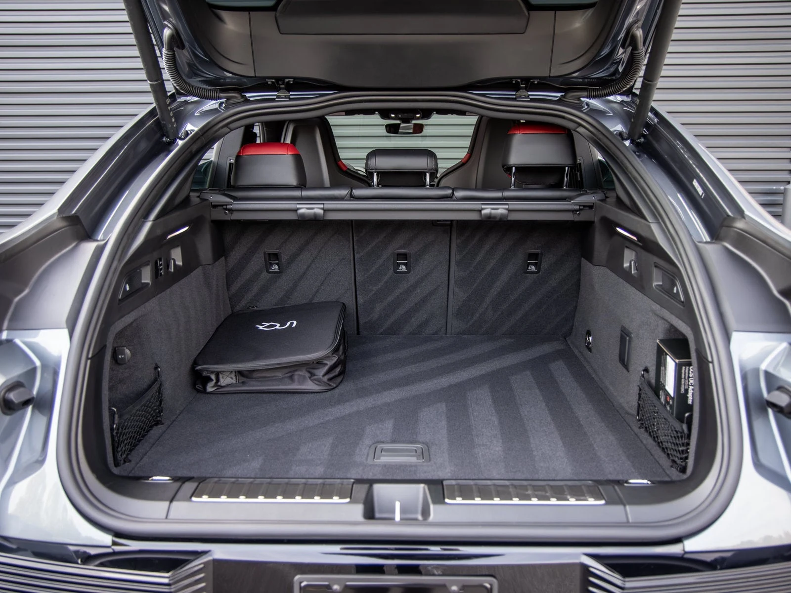 2026 Porsche Cayenne Coupé Electric (E4), 19/20
