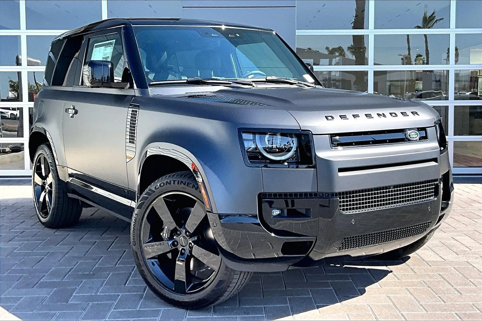 2026 Land Rover Defender 90 V8 (L663), 2/14