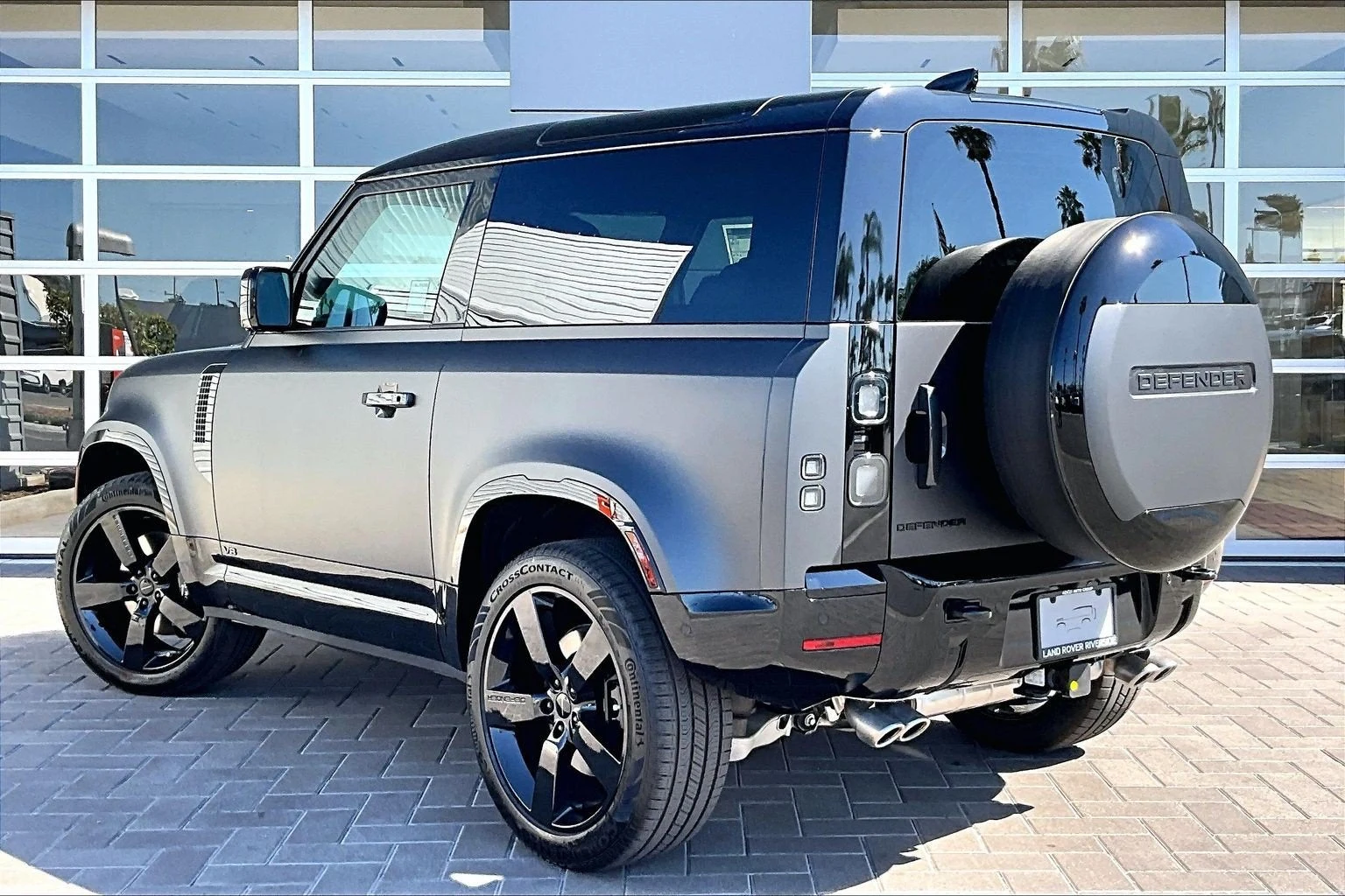 2026 Land Rover Defender 90 V8 (L663), 3/14