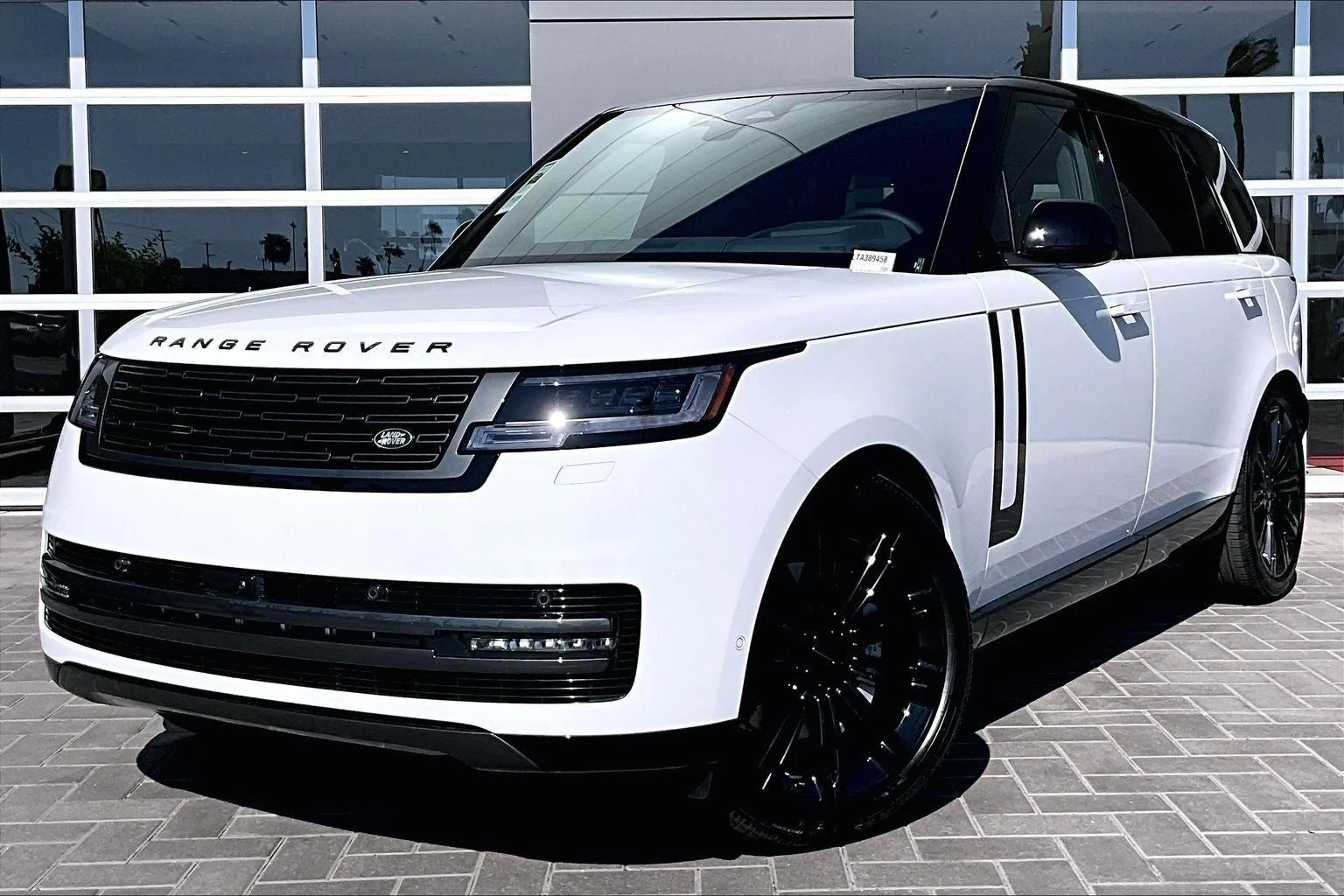 Land Rover Range Rover SE LWB (L460) · Fuji White · Indigo Auto Group