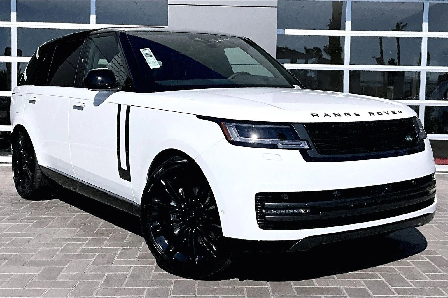 2026 Land Rover Range Rover SE LWB (L460), 2/15