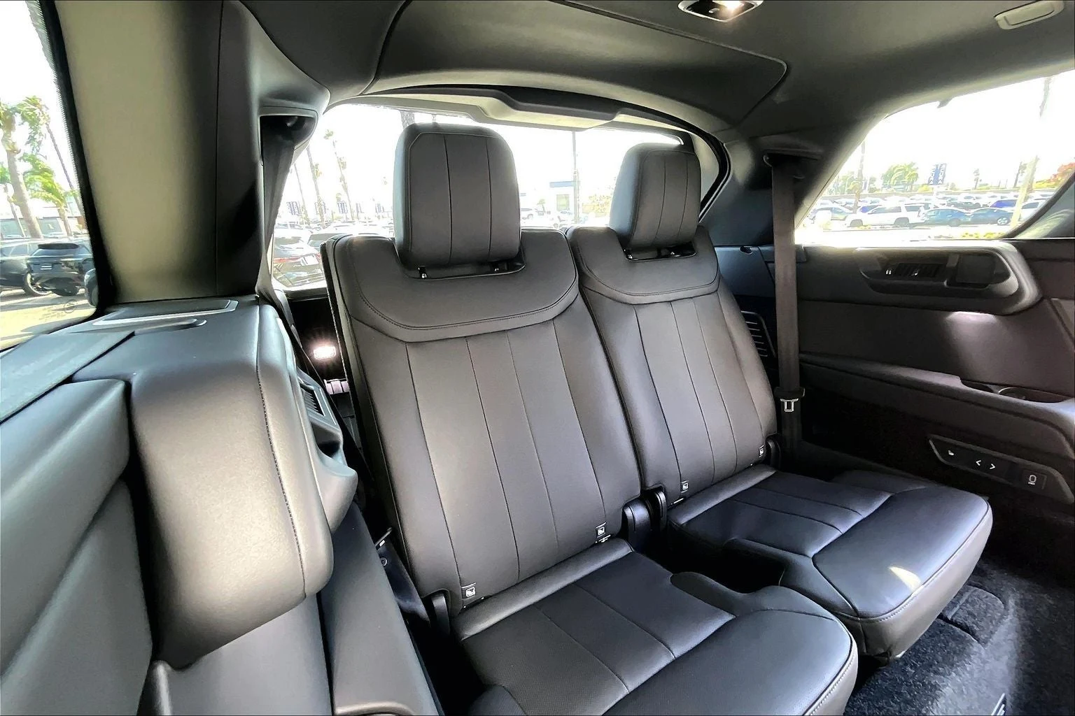 2026 Land Rover Range Rover SE LWB (L460), 11/15