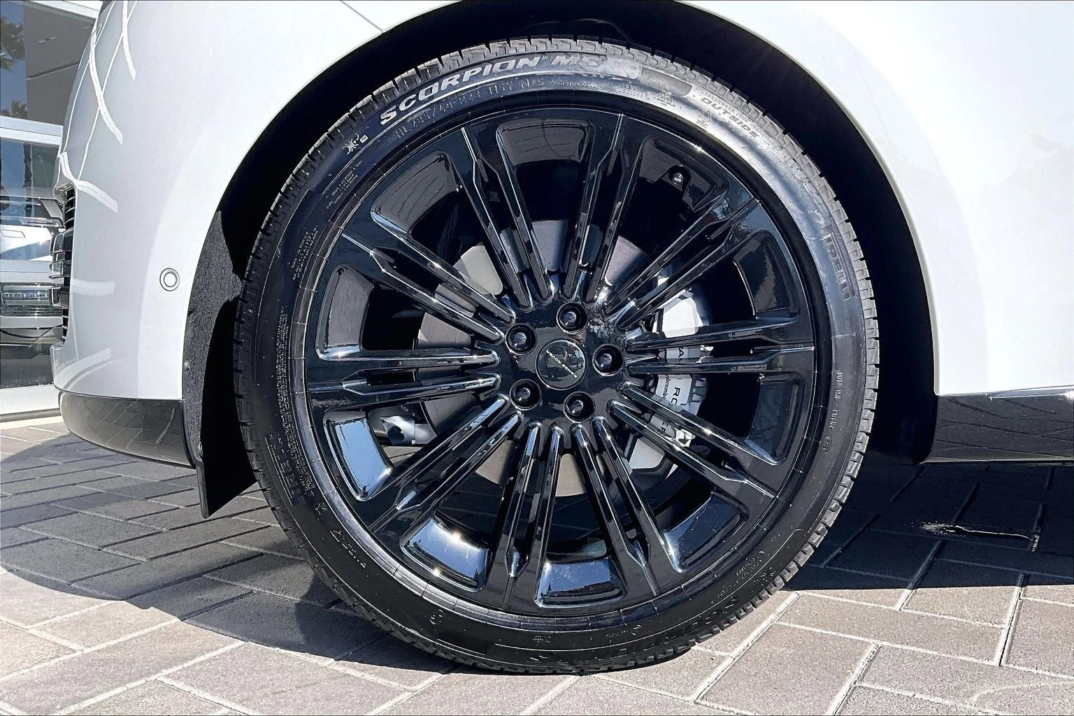 2026 Land Rover Range Rover SE LWB (L460), 13/15