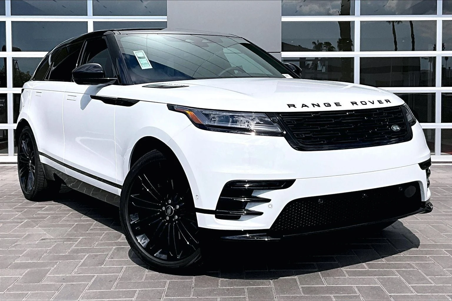 2026 Land Rover Range Rover Velar P250 Belgravia Edition (L560), 2/14