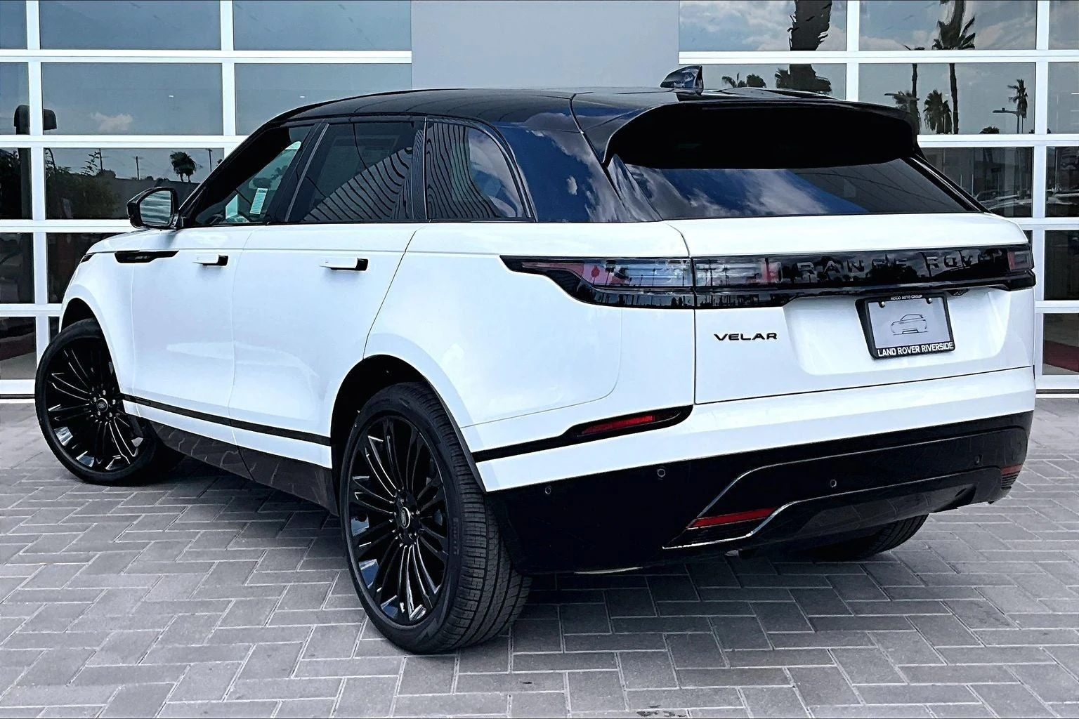 2026 Land Rover Range Rover Velar P250 Belgravia Edition (L560), 3/14