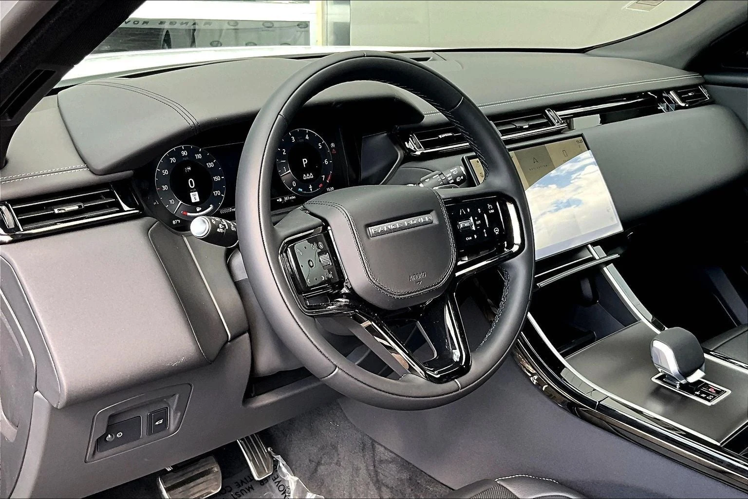 2026 Land Rover Range Rover Velar P250 Belgravia Edition (L560), 6/14