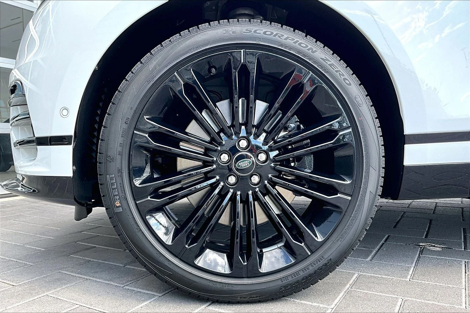 2026 Land Rover Range Rover Velar P250 Belgravia Edition (L560), 12/14