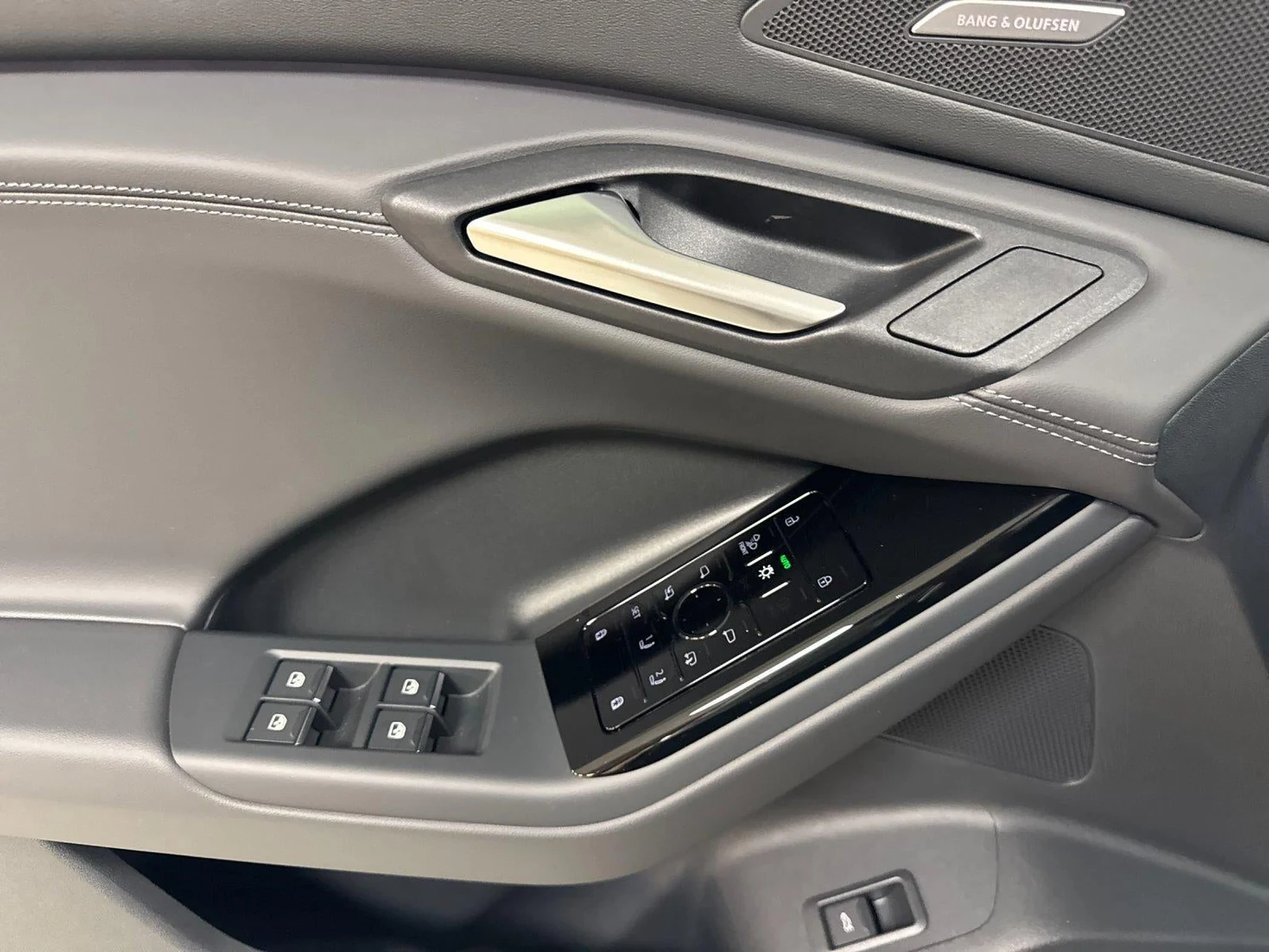 2027 Audi Q6 e-tron Sportback Premium Plus, 10/20