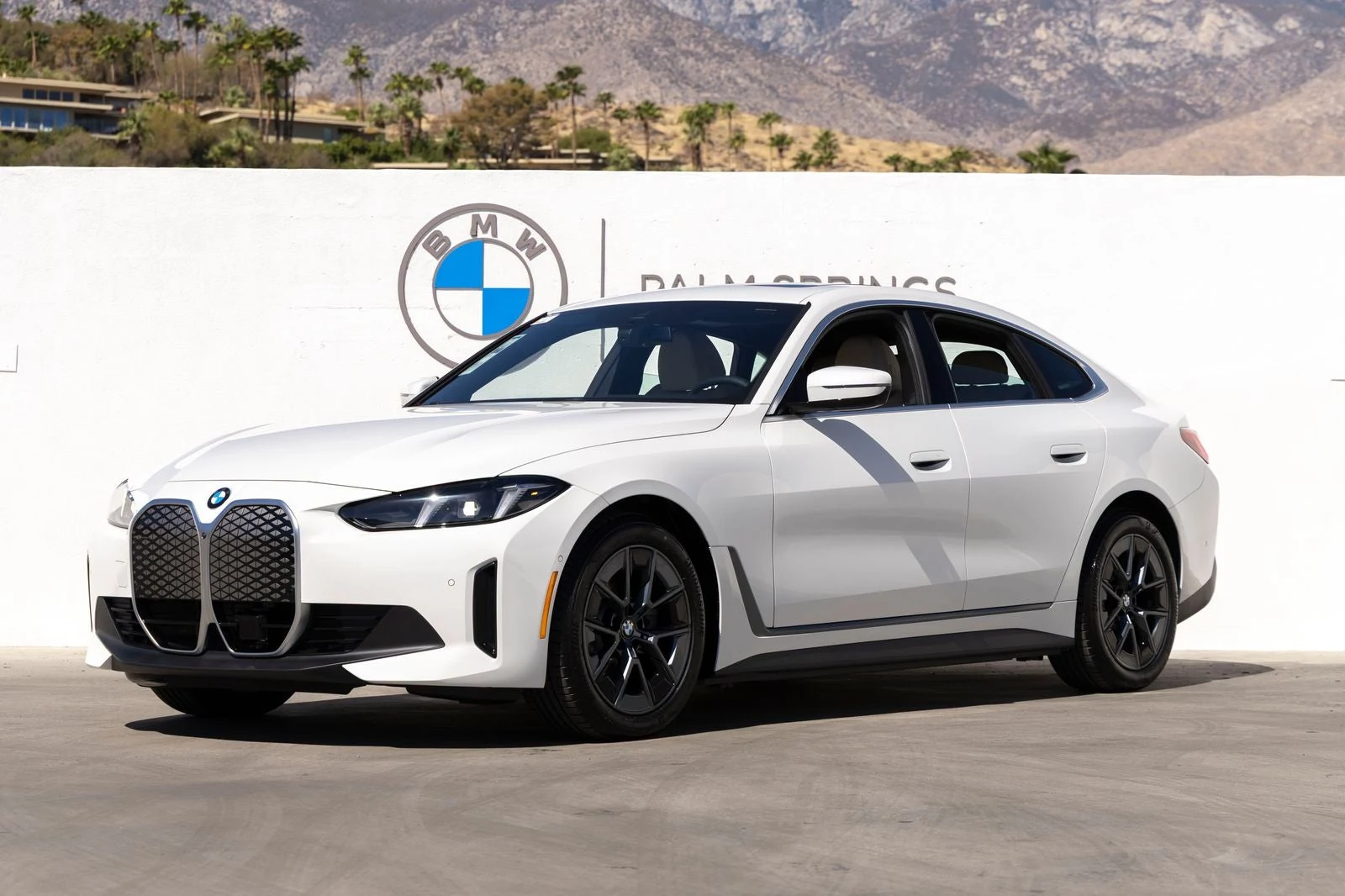 BMW i4 eDrive40 (G26) · Alpine White · Indigo Auto Group