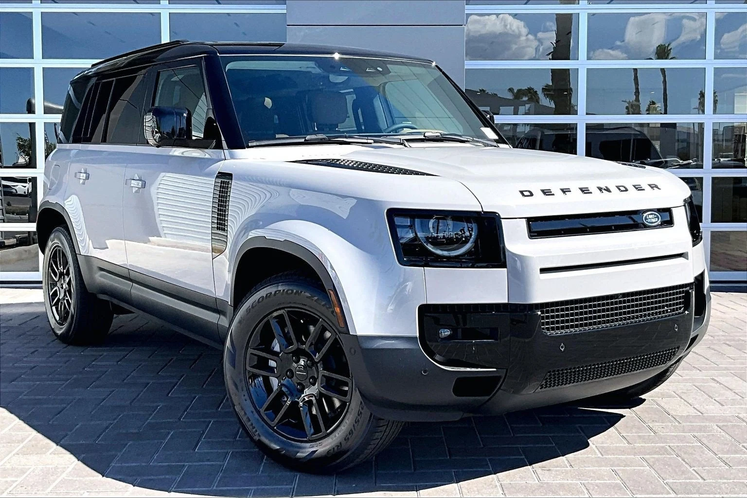 2026 Land Rover Defender 110 S (L663), 2/14