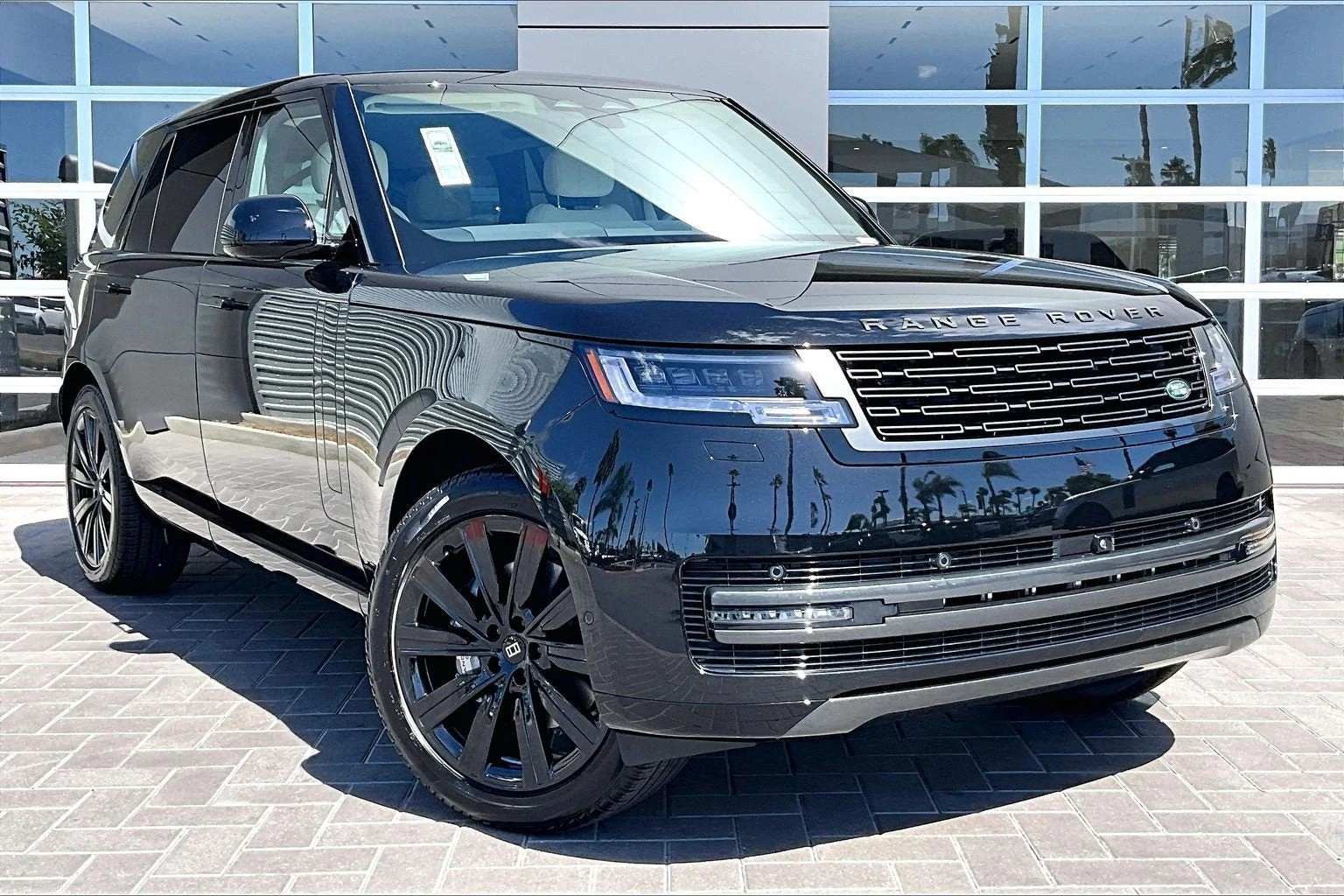 2027 Land Rover Range Rover SE LWB (L460), 2/15