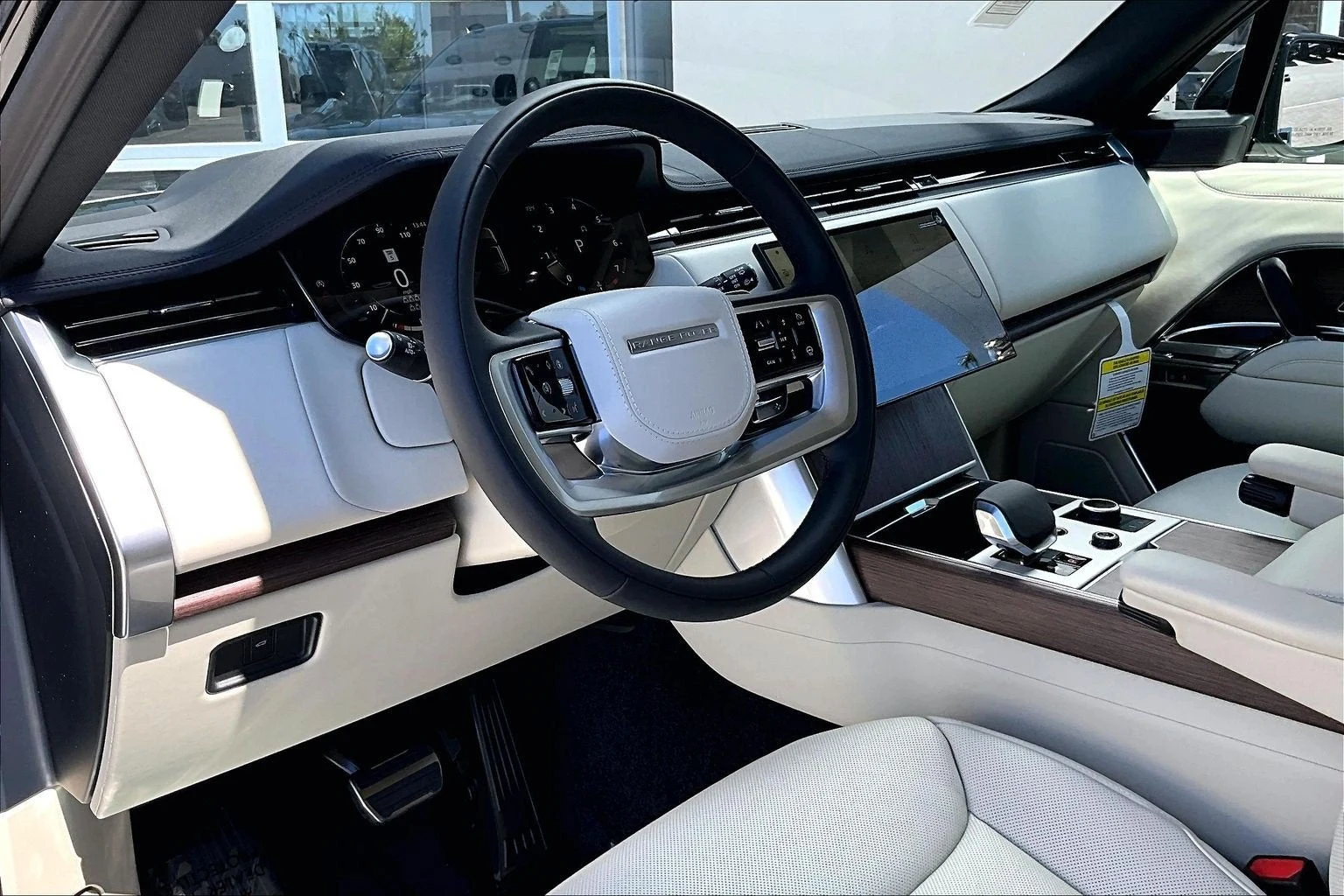 2027 Land Rover Range Rover SE LWB (L460), 6/15