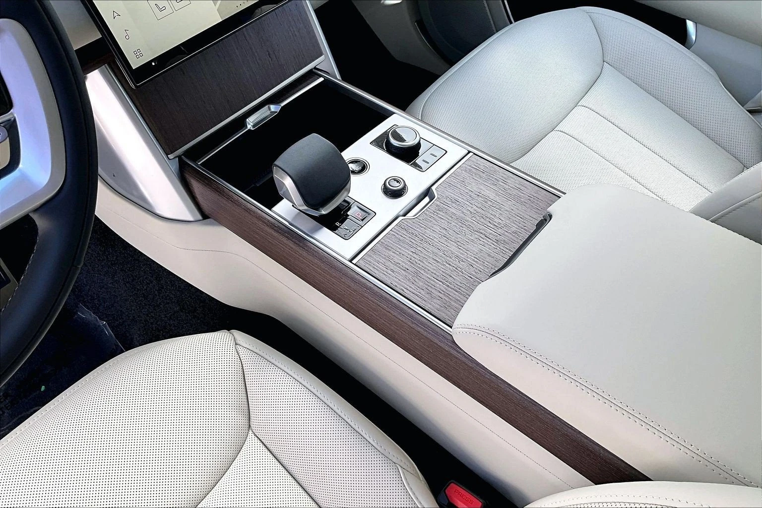 2027 Land Rover Range Rover SE LWB (L460), 8/15