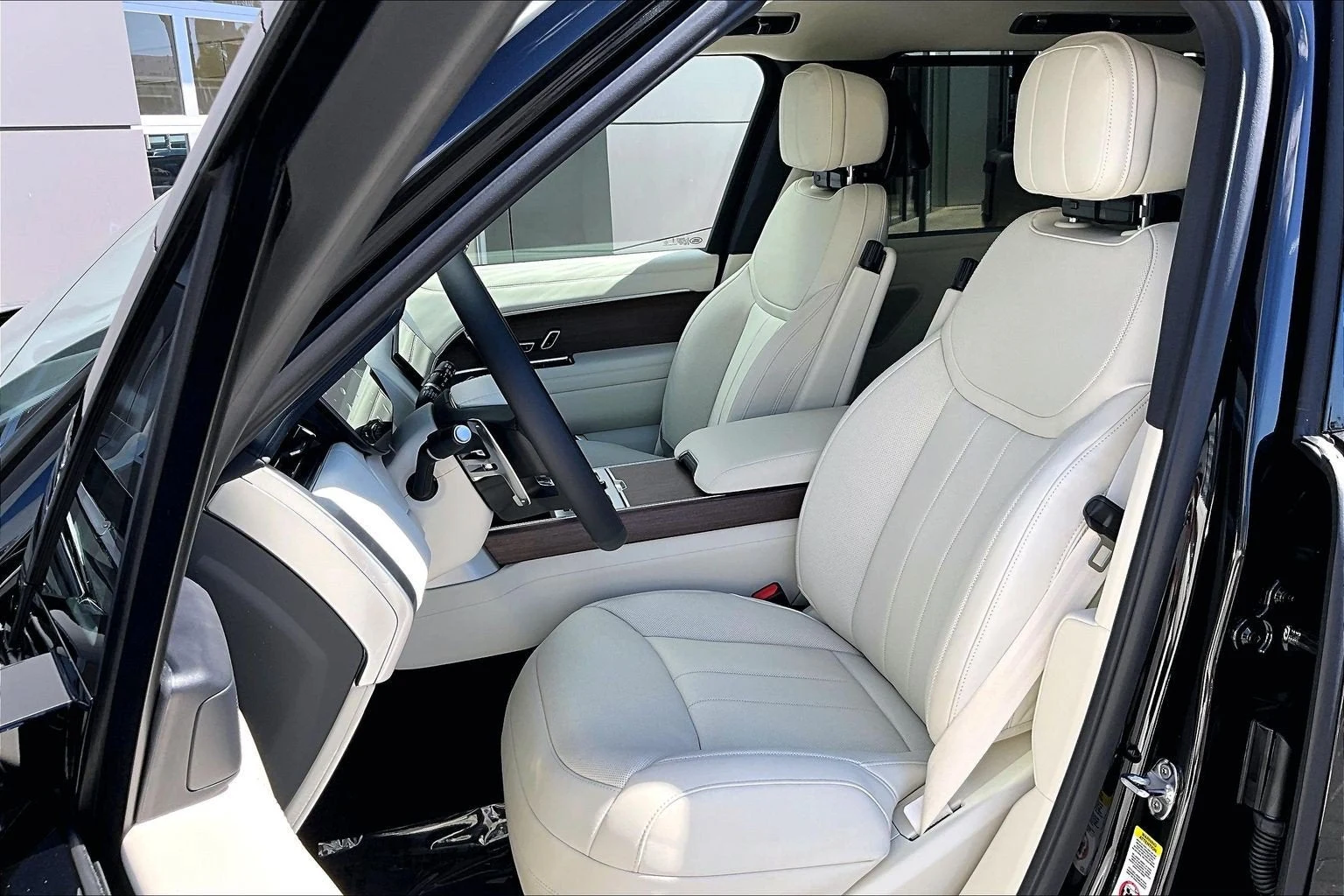 2027 Land Rover Range Rover SE LWB (L460), 9/15