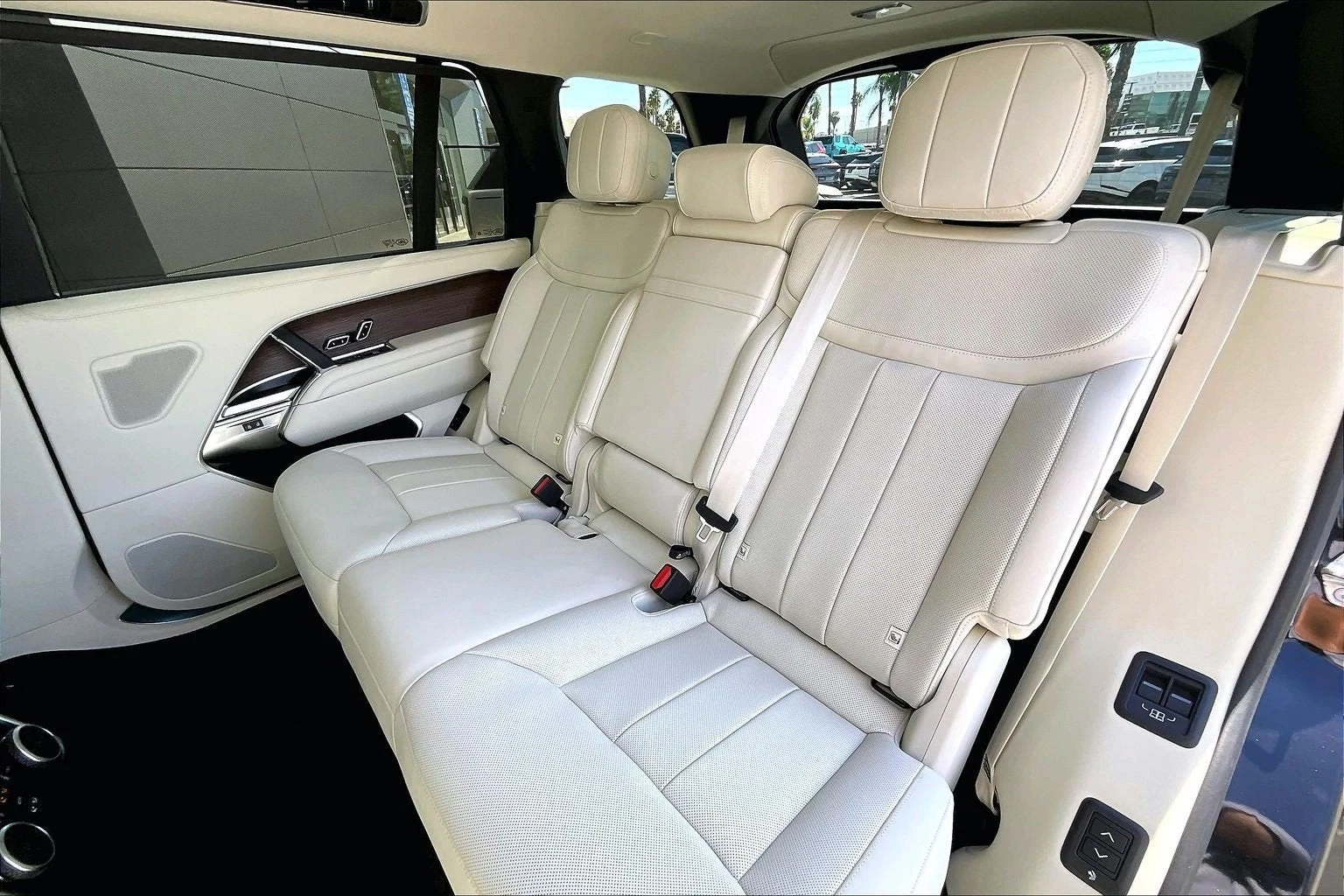 2027 Land Rover Range Rover SE LWB (L460), 10/15