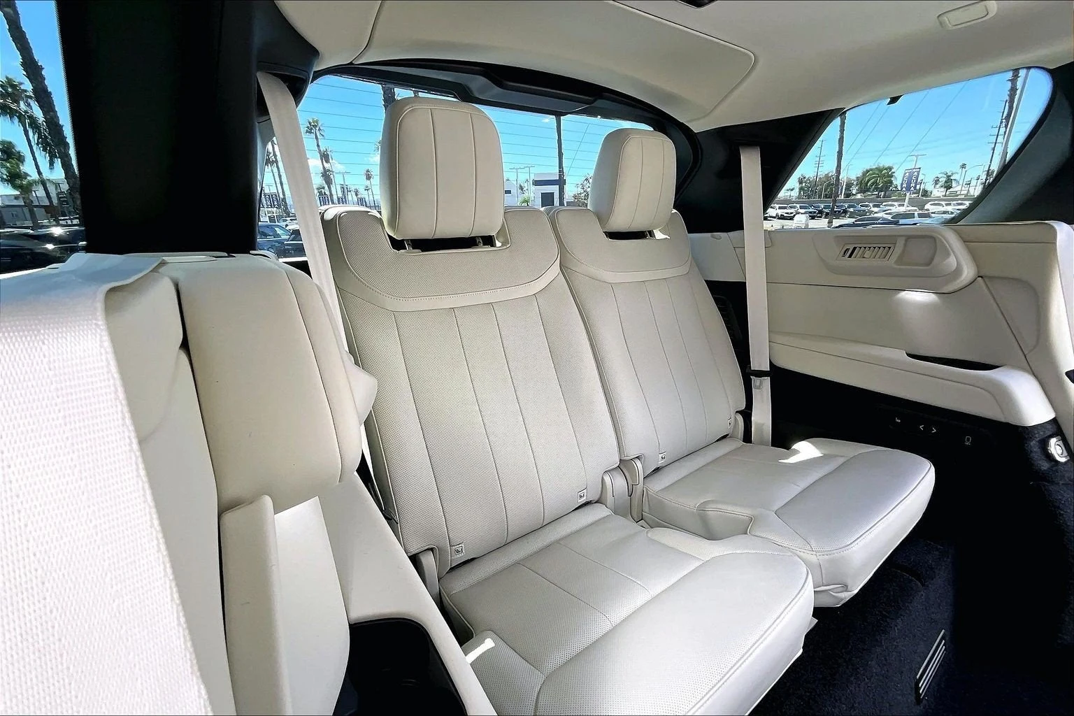 2027 Land Rover Range Rover SE LWB (L460), 11/15