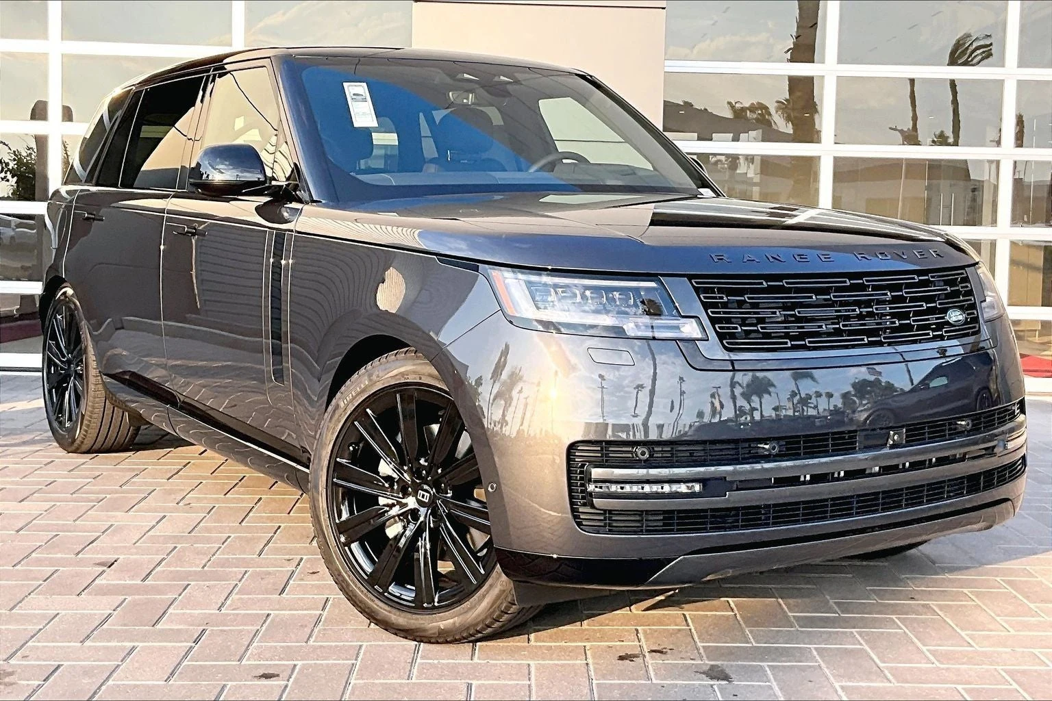 2027 Land Rover Range Rover SE LWB (L460), 2/15