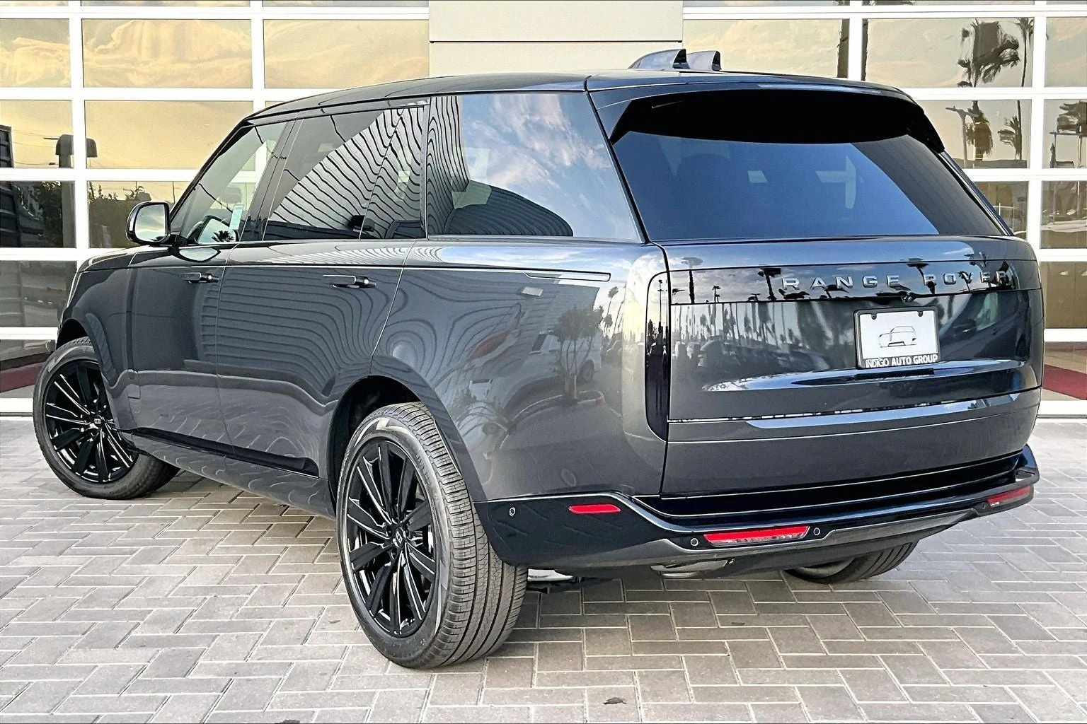 2027 Land Rover Range Rover SE LWB (L460), 3/15