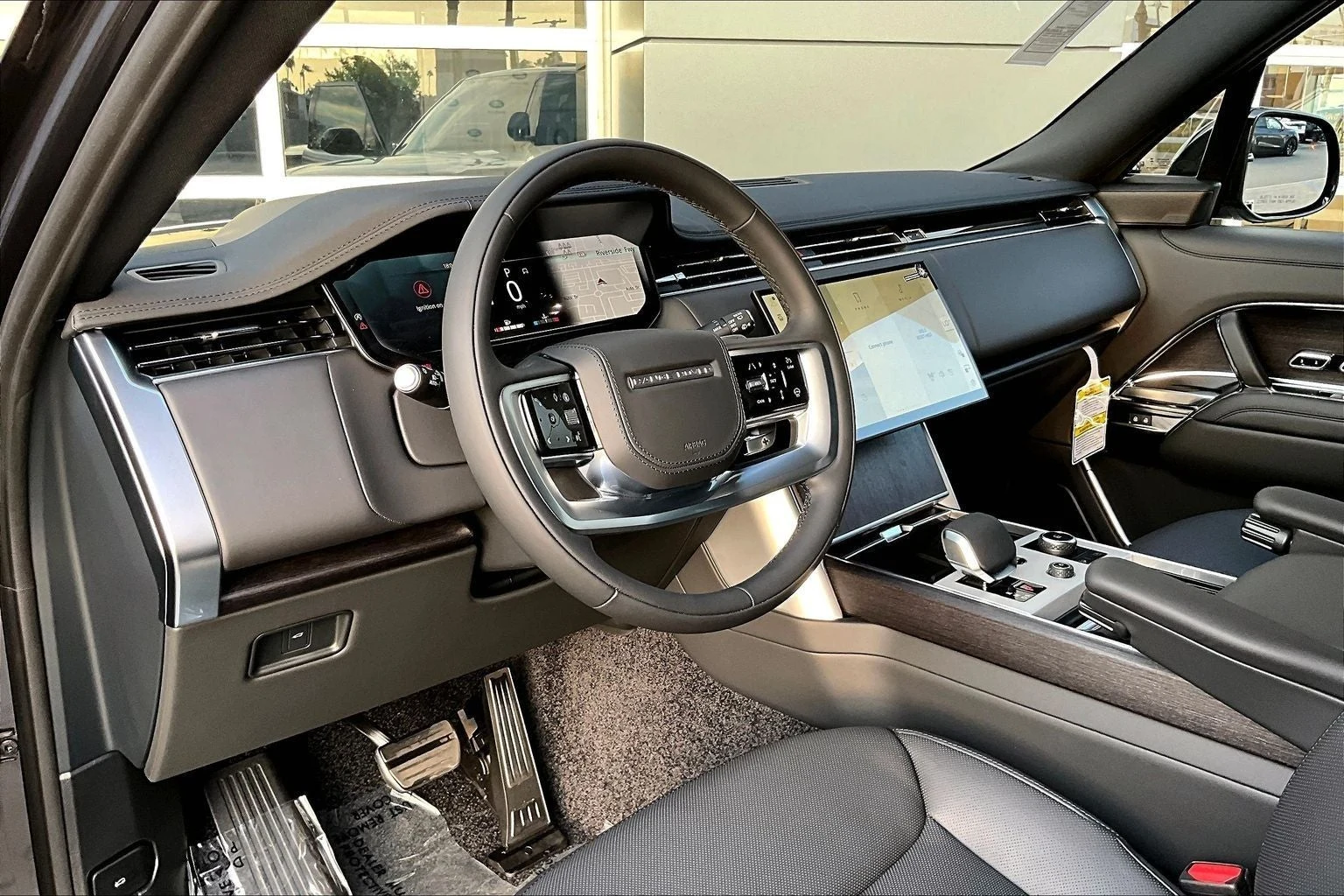 2027 Land Rover Range Rover SE LWB (L460), 6/15