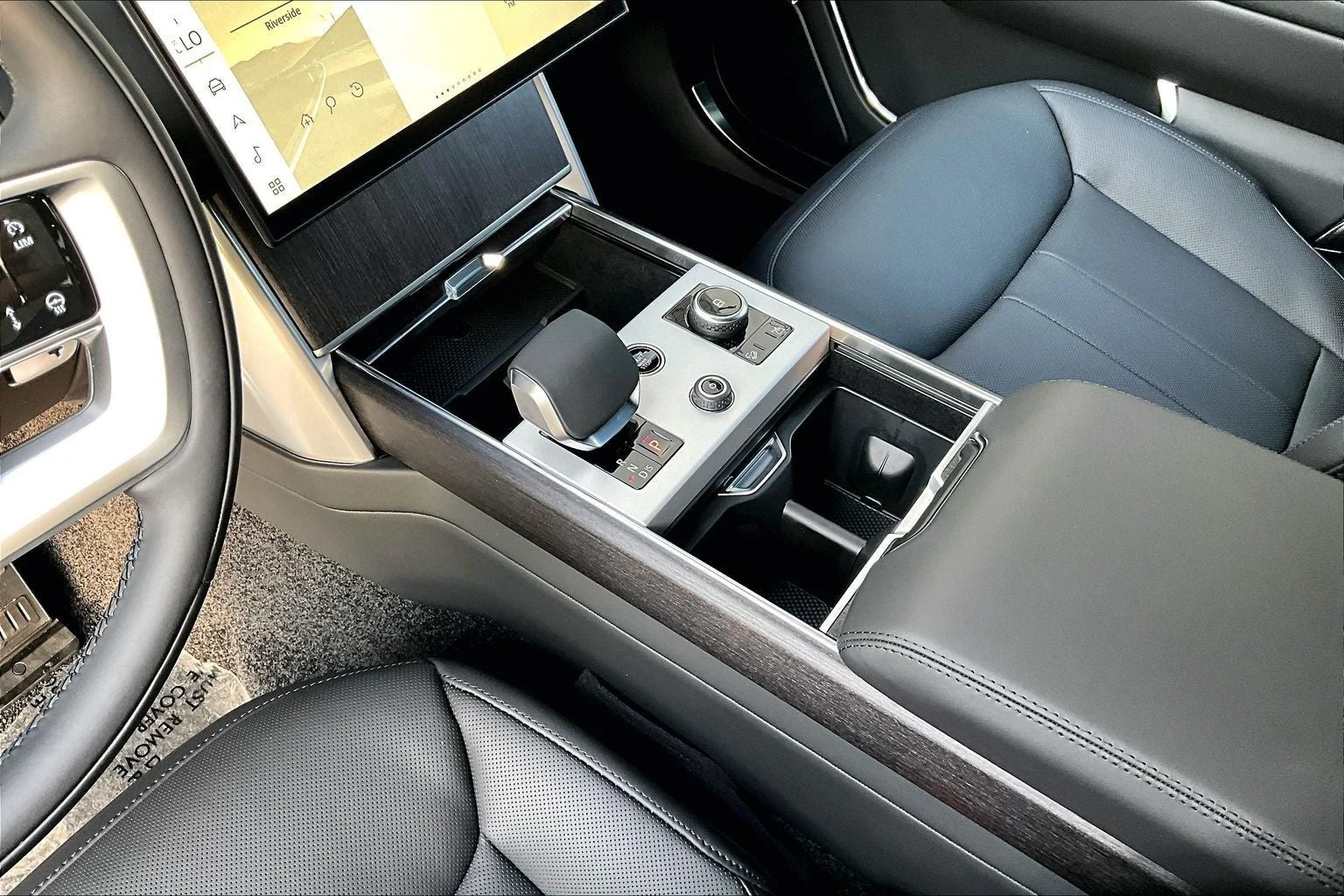 2027 Land Rover Range Rover SE LWB (L460), 8/15