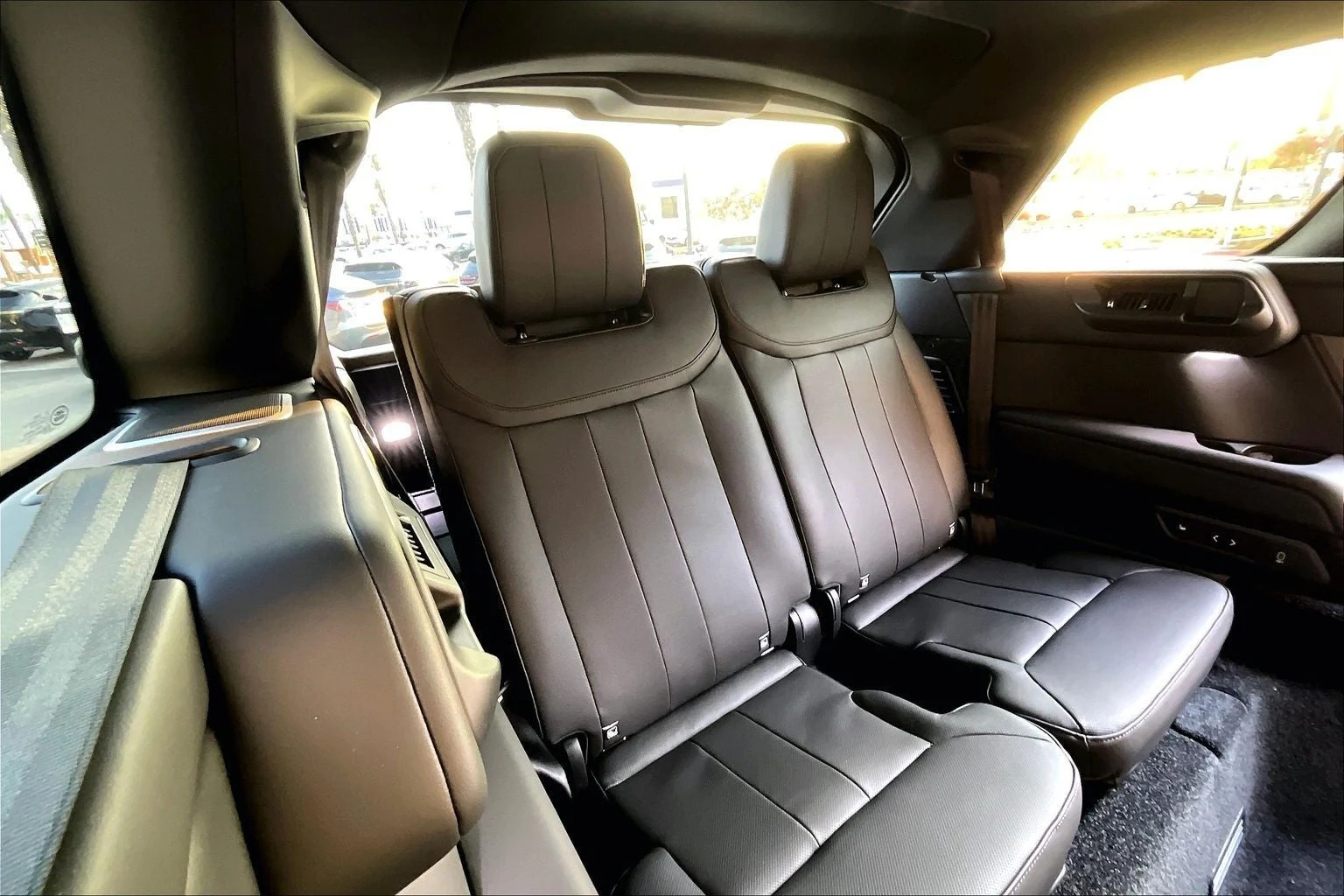 2027 Land Rover Range Rover SE LWB (L460), 11/15