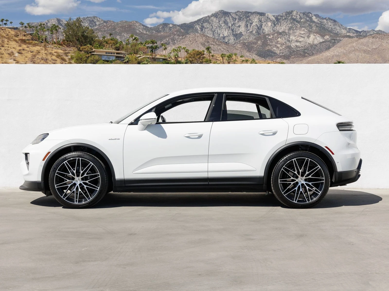 2026 Porsche Macan 4 Electric (XAB), 2/20