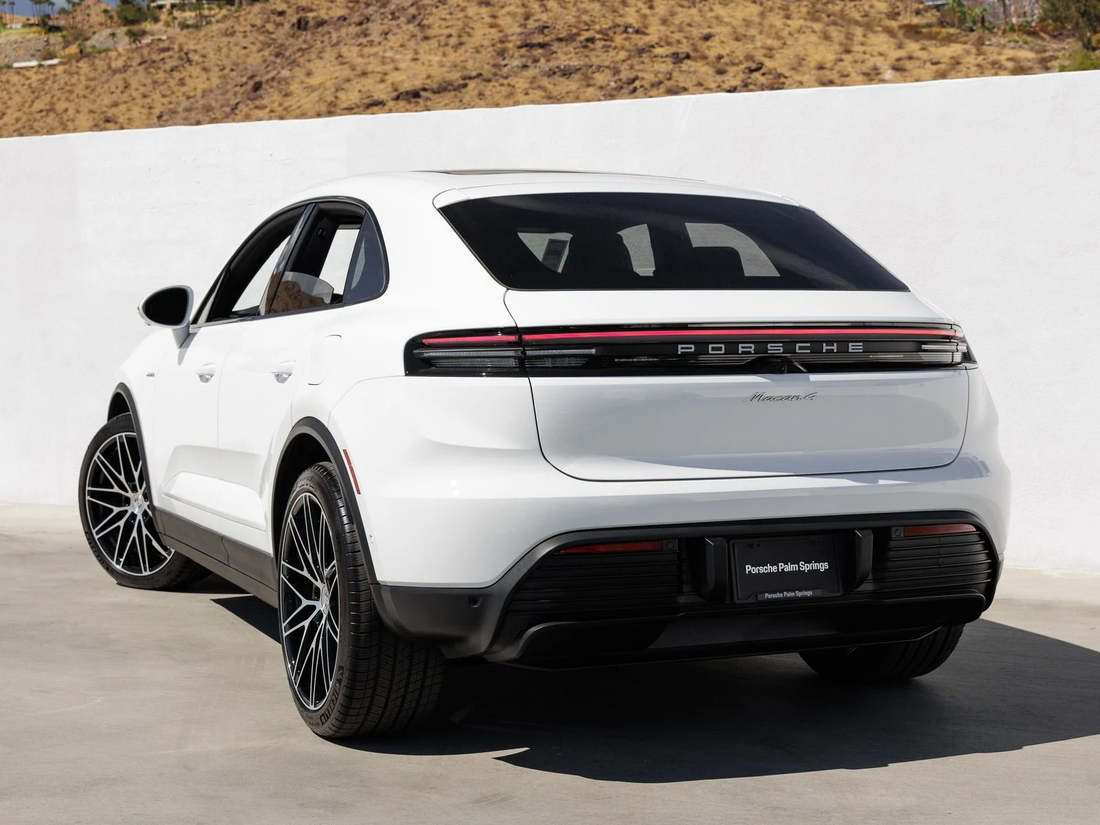 2026 Porsche Macan 4 Electric (XAB), 3/20