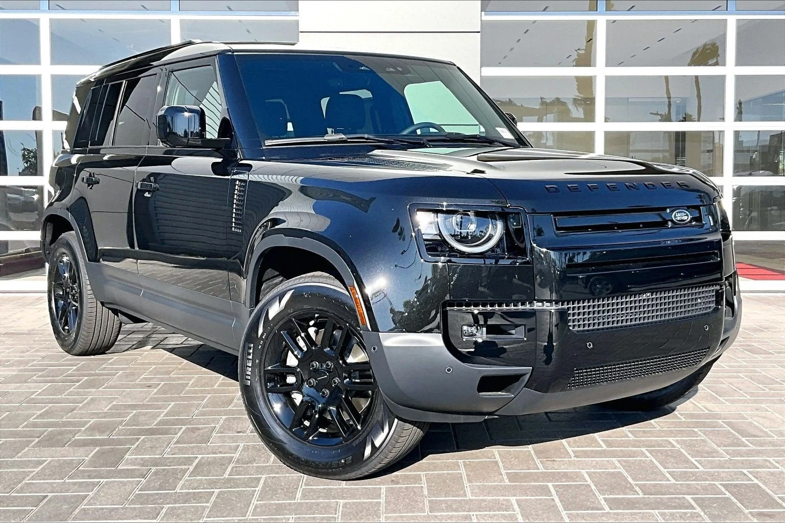 2026 Land Rover Defender 110 S (L663), 2/13