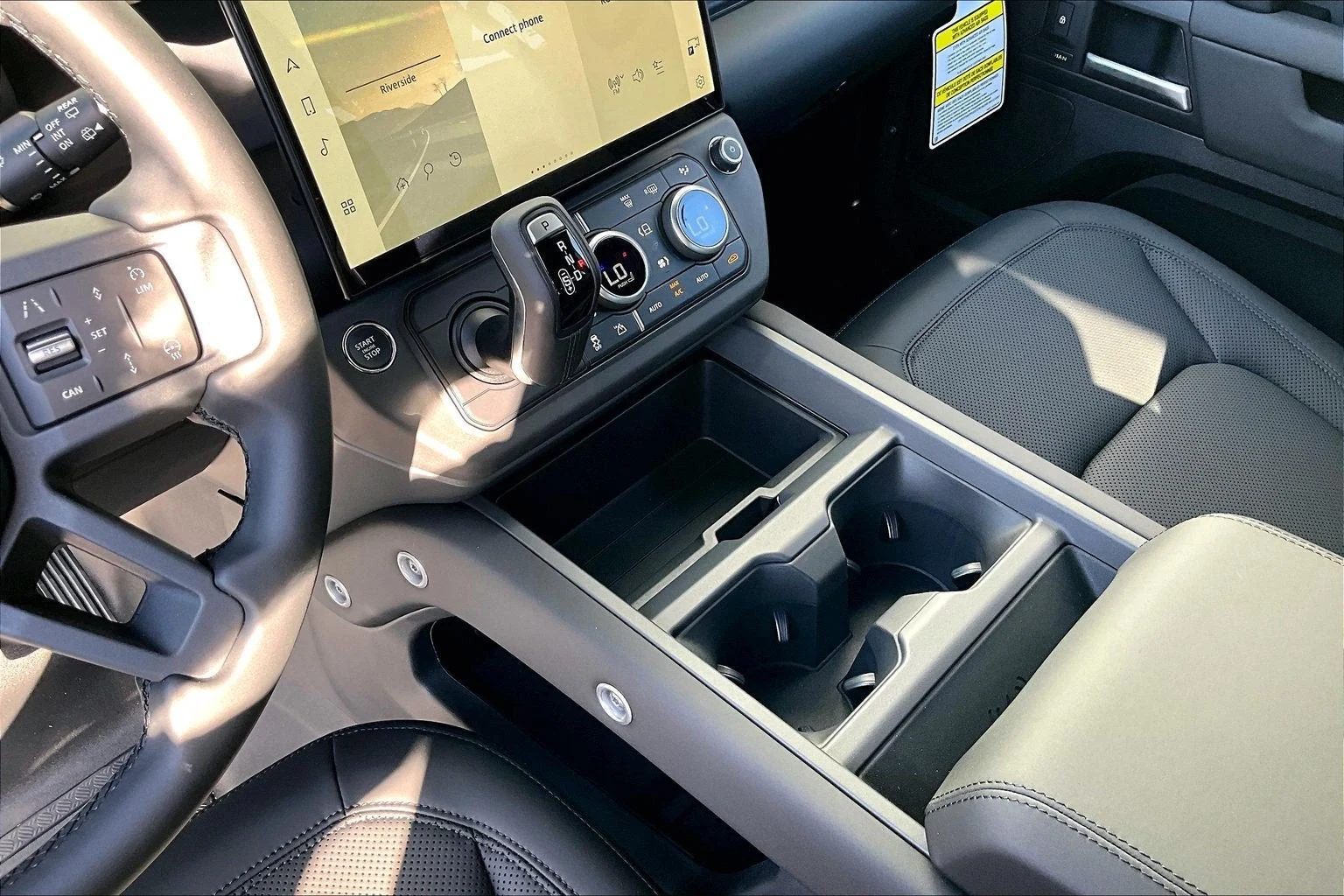 2026 Land Rover Defender 110 S (L663), 8/13