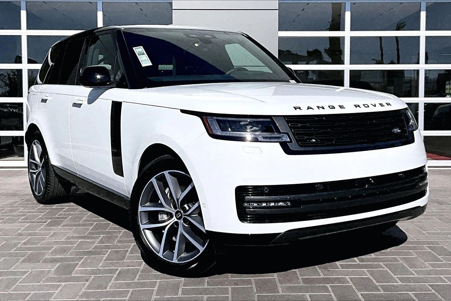 2027 Land Rover Range Rover SE (L460), 2/14
