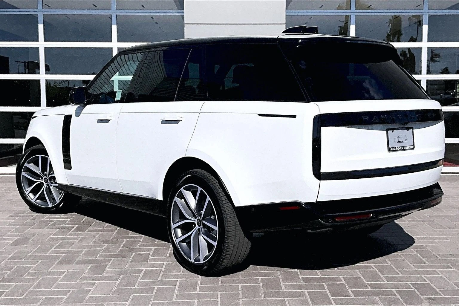 2027 Land Rover Range Rover SE (L460), 3/14