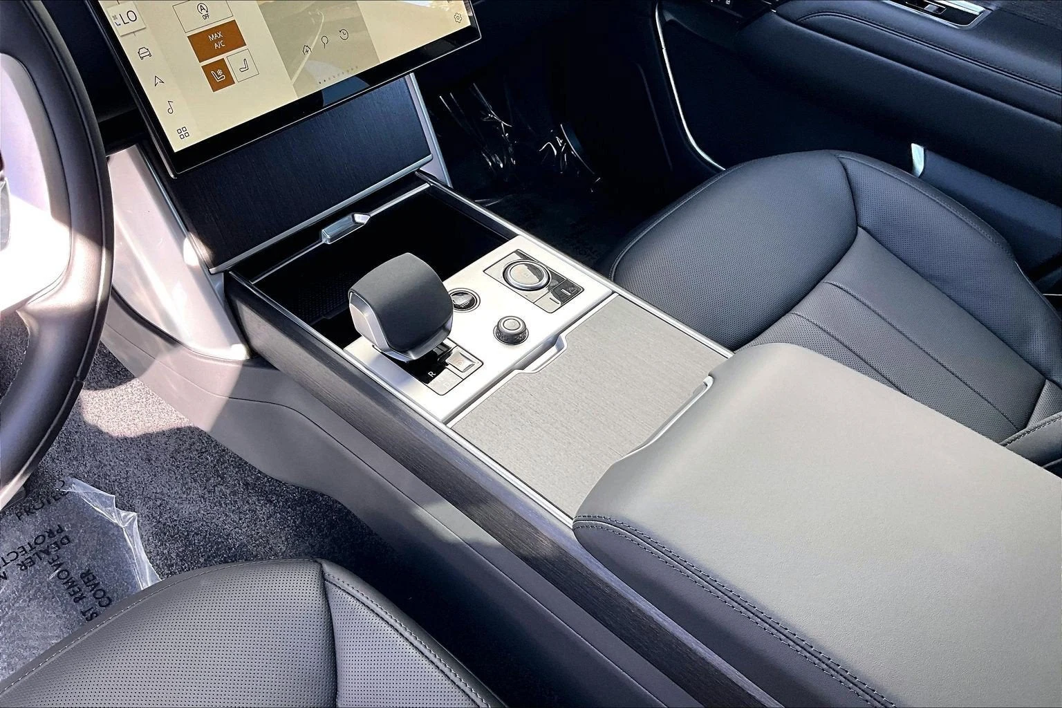 2027 Land Rover Range Rover SE (L460), 8/14
