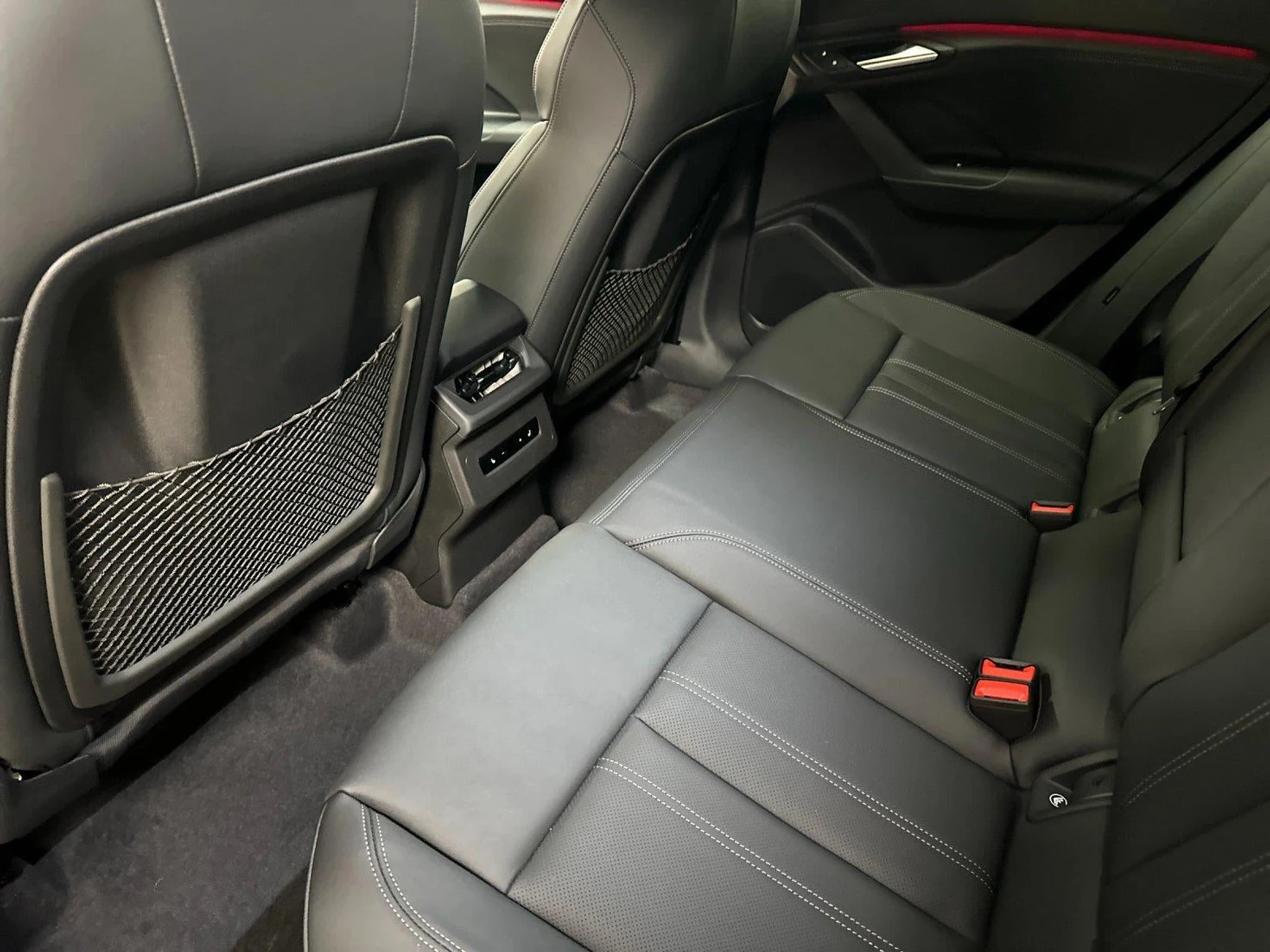 2027 Audi SQ6 e-tron Sportback Prestige, 11/20