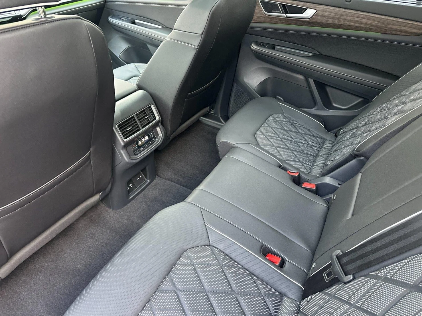 2026 Volkswagen Atlas 2.0T SEL Premium R-Line (2024 Update), 11/20