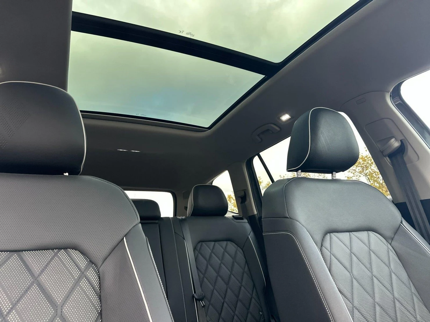 2026 Volkswagen Atlas 2.0T SEL Premium R-Line (2024 Update), 17/20