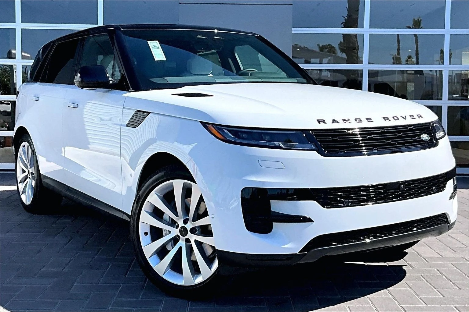 2027 Land Rover Range Rover Sport SE (L461), 2/13