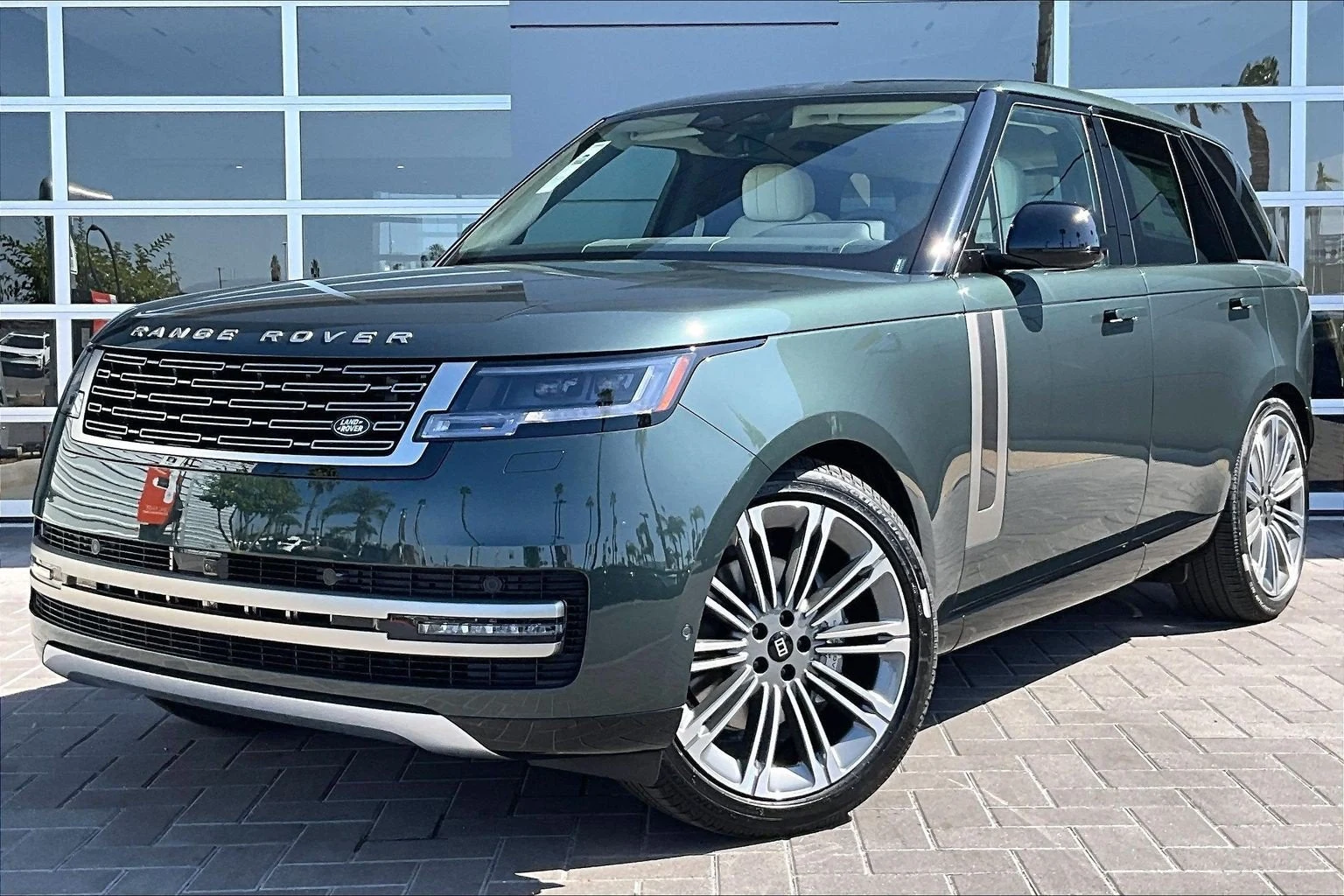 Land Rover Range Rover SE (L460) · Belgravia Green Metallic · Indigo Auto Group
