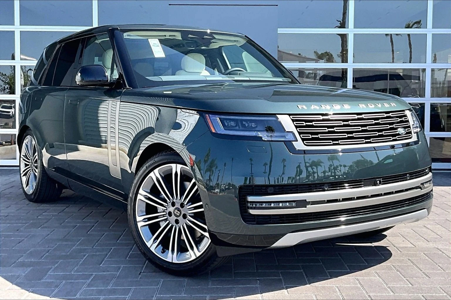 2027 Land Rover Range Rover SE (L460), 2/13