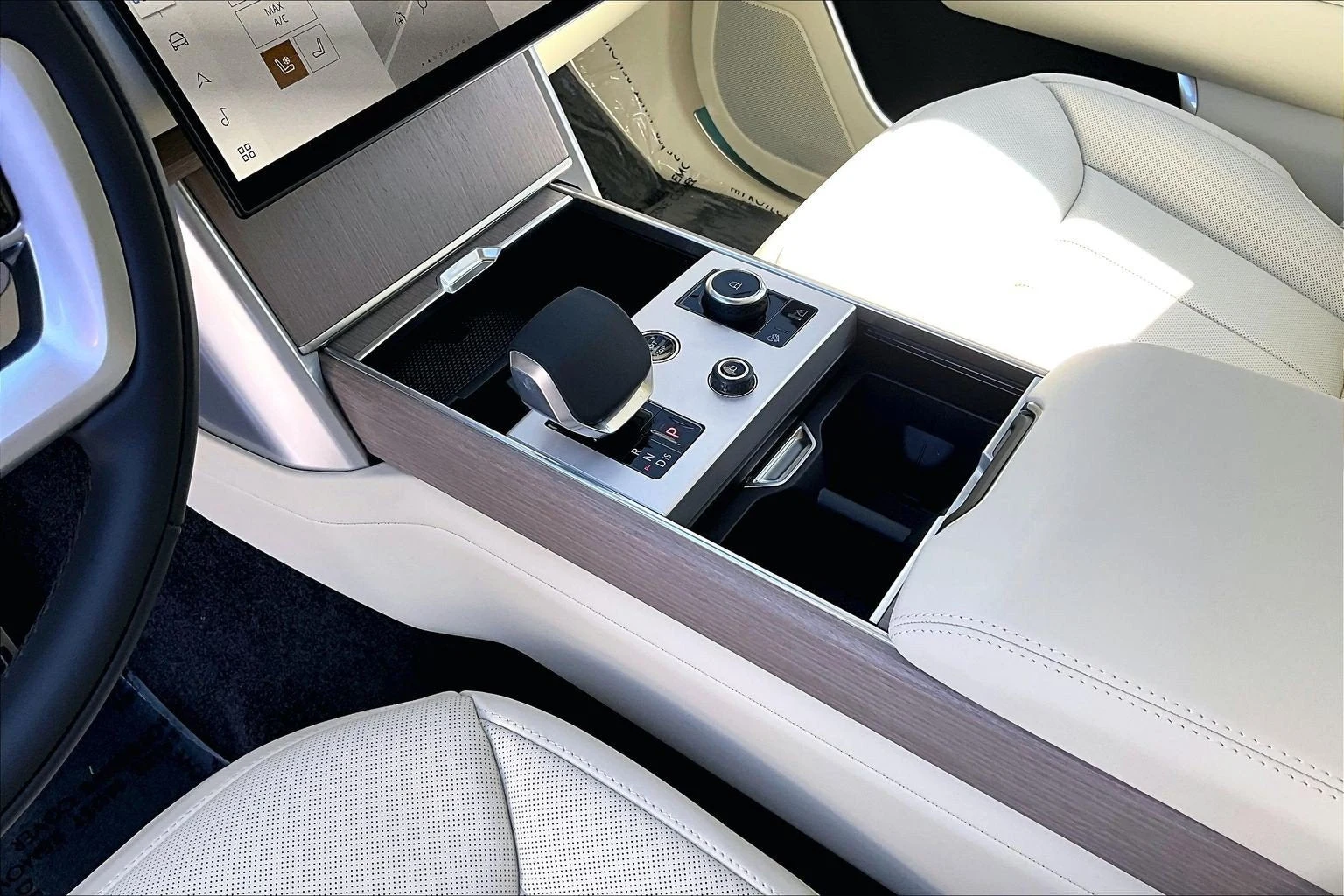 2027 Land Rover Range Rover SE (L460), 7/13