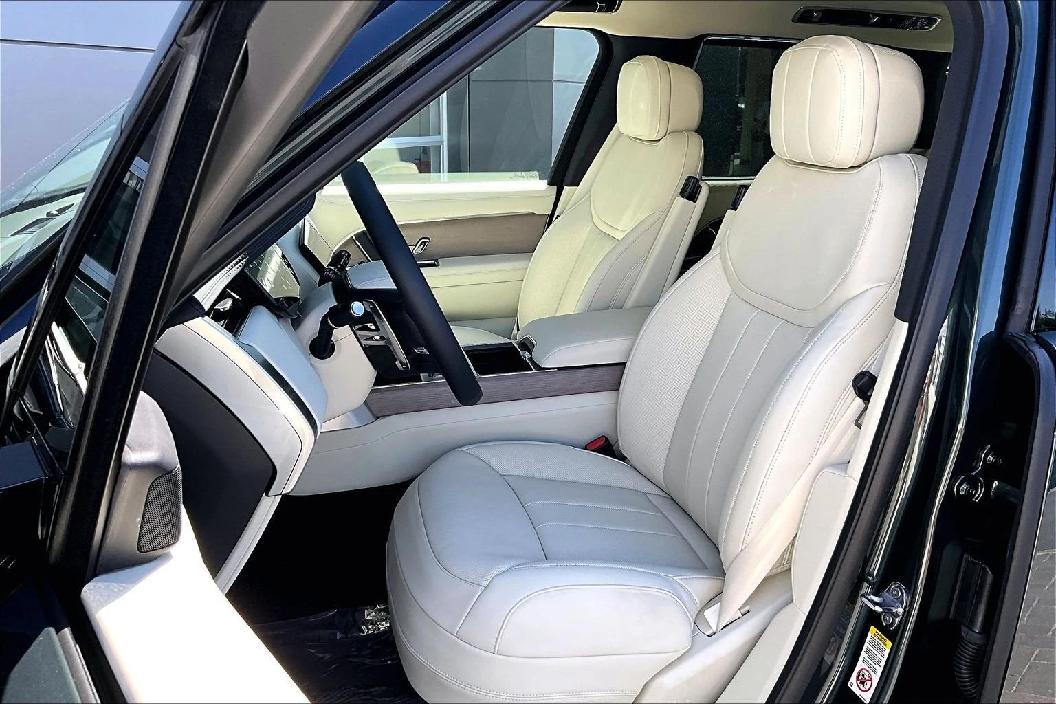 2027 Land Rover Range Rover SE (L460), 8/13