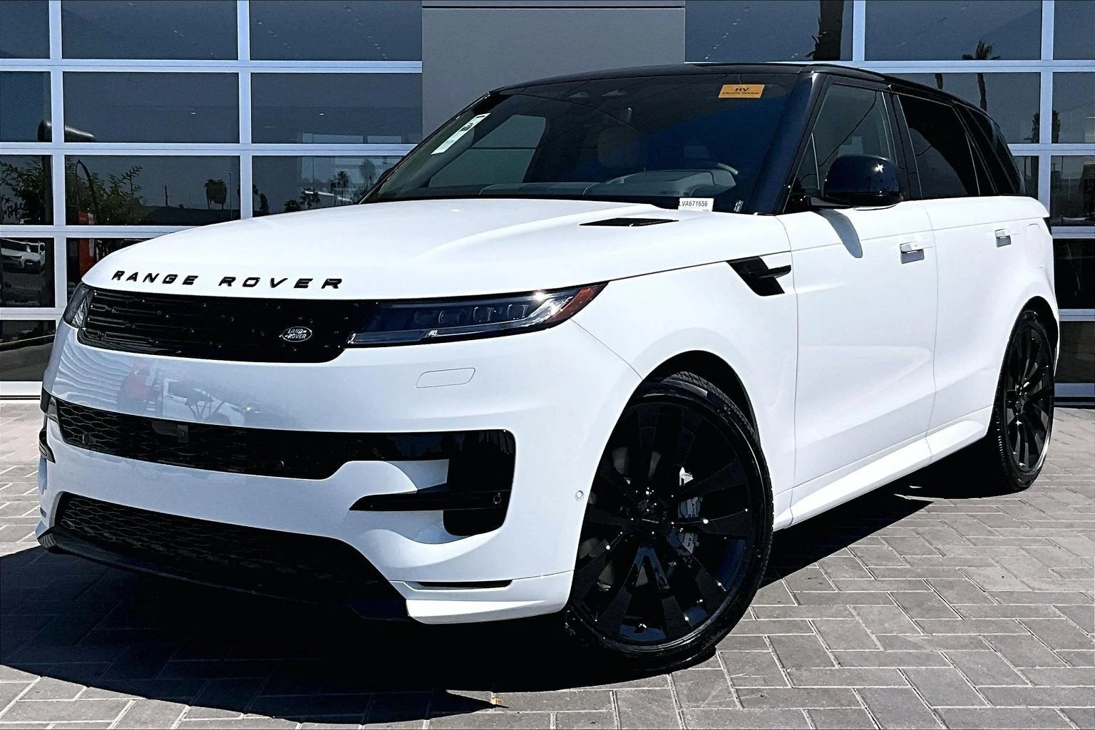 Land Rover Range Rover Sport Plug-In Hybrid Dynamic SE (L461) · Fuji White · Indigo Auto Group