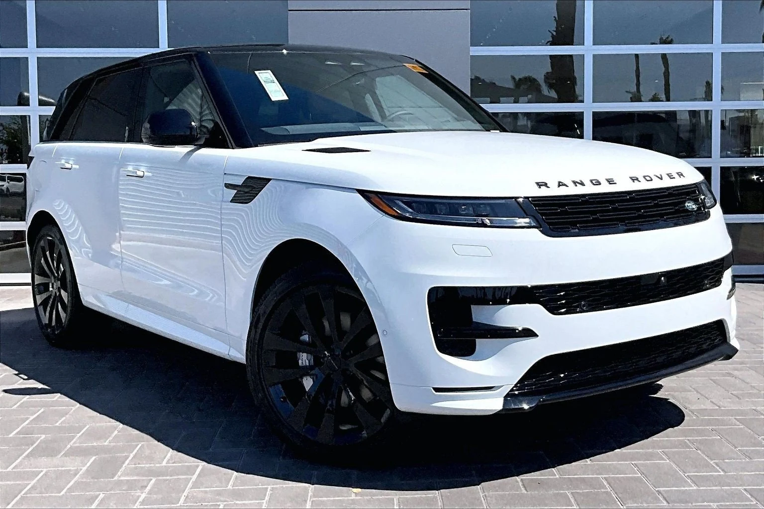 2027 Land Rover Range Rover Sport Plug-In Hybrid Dynamic SE (L461), 2/14