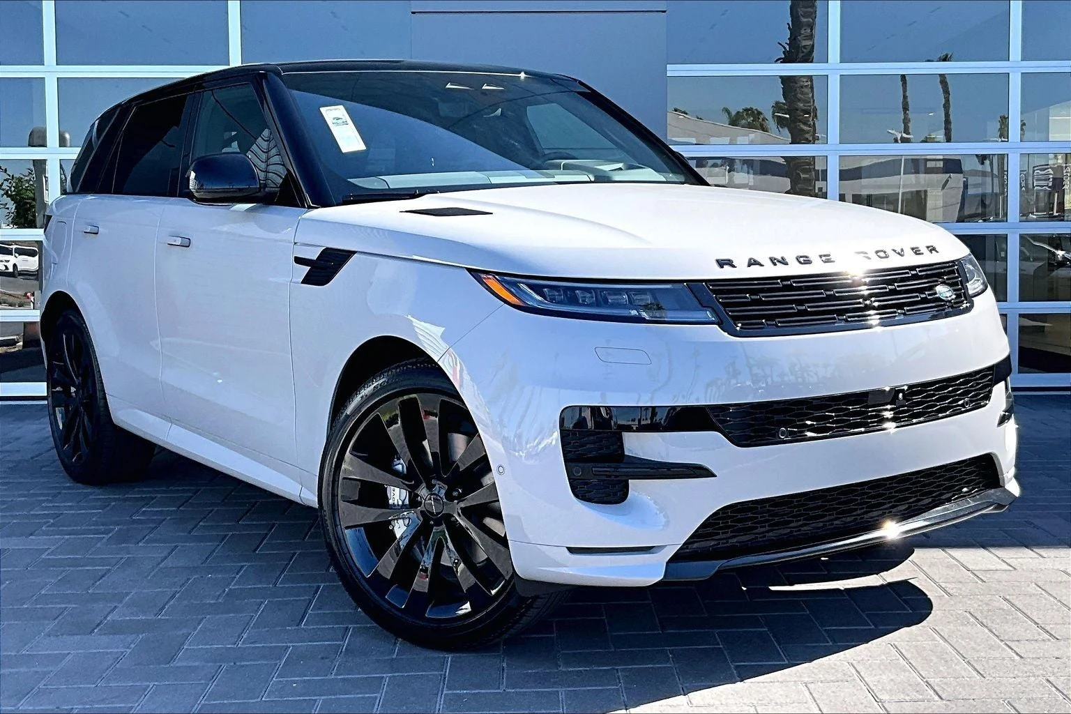 2027 Land Rover Range Rover Sport Dynamic SE (L461), 2/14