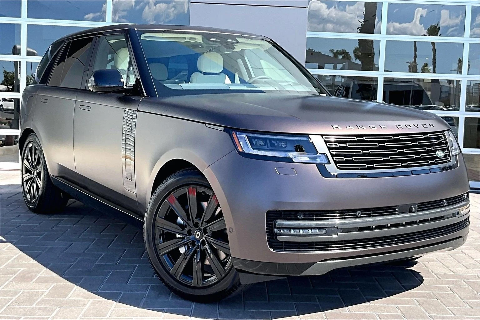 2027 Land Rover Range Rover SE (L460), 2/14